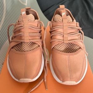 Fabletics sneakers Size 6.5